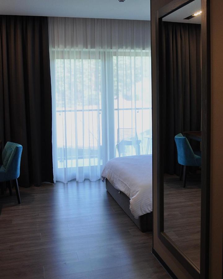 Tita Family House Hotel Gnedin Bagian luar foto