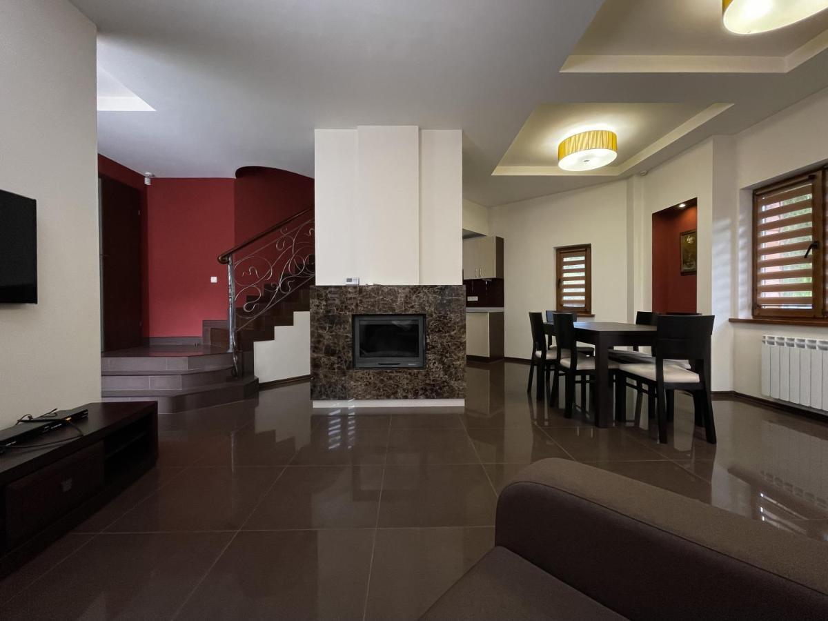 Tita Family House Hotel Gnedin Bagian luar foto