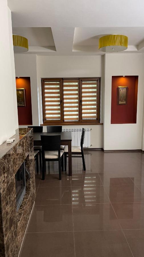 Tita Family House Hotel Gnedin Bagian luar foto