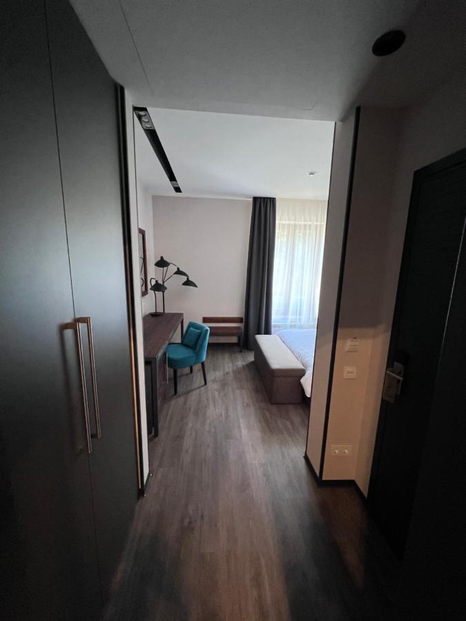 Tita Family House Hotel Gnedin Bagian luar foto