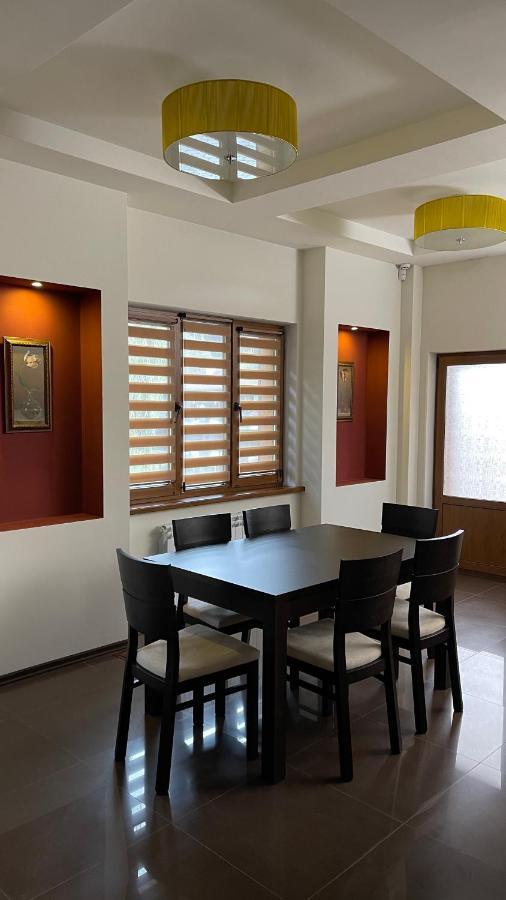Tita Family House Hotel Gnedin Bagian luar foto