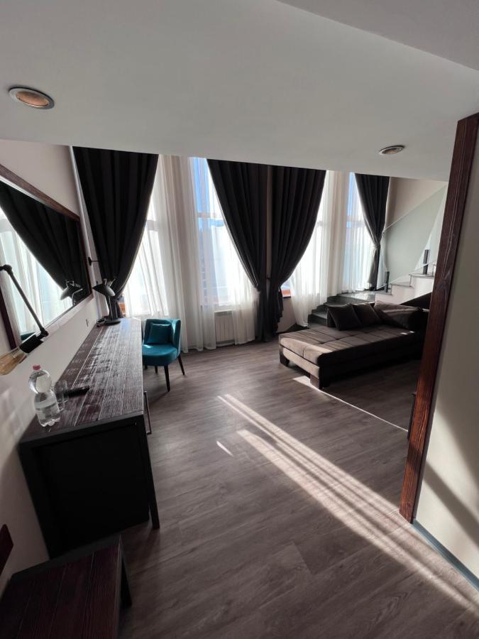 Tita Family House Hotel Gnedin Bagian luar foto